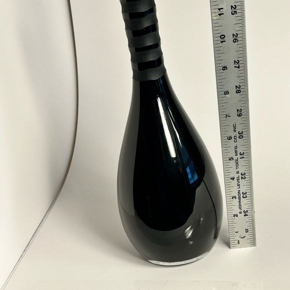 Mikasa Brentwood black glass vase - Picture 6 of 9